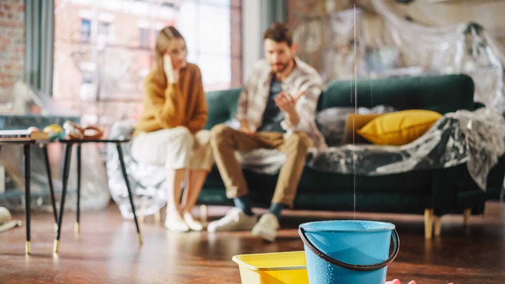 Kiwi couple worried about a leaking roof, sorting emergency loans with Auckland Loans.