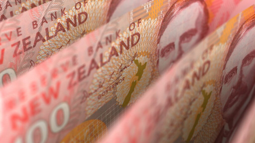 NZ cash notes showing how Auckland Loans connects Kiwis to multiple emergency loan lenders.