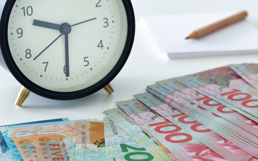 Comparing lenders with Auckland Loans to find the best financing options.